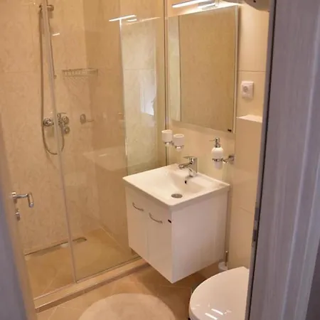 Sofrenic-hotel Adonis Apartment