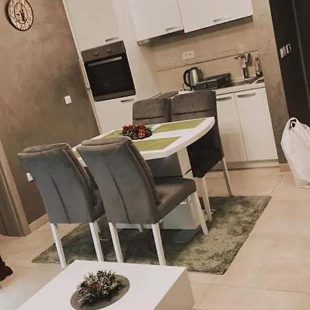 Sofrenic-hotel Adonis Apartment *