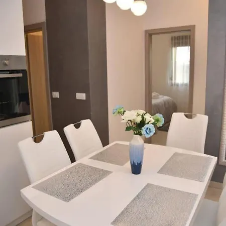 Apartment Sofrenic-hotel Adonis