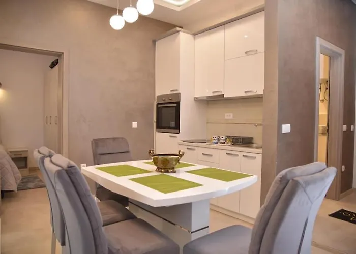 Sofrenic-adonis Apartmán *